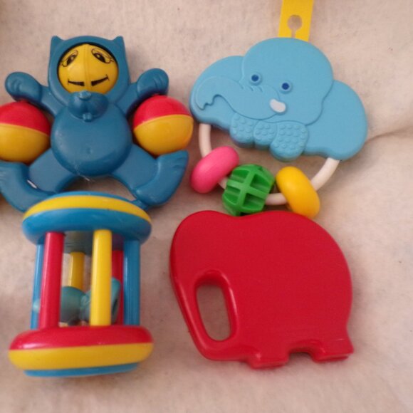 Vintage Lot Baby Rattles Toys Tomy Straco Disney Gerber Johnson & Johnson Kids - Picture 10 of 10